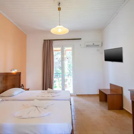 Hotel Divina Pool & Beach 3*